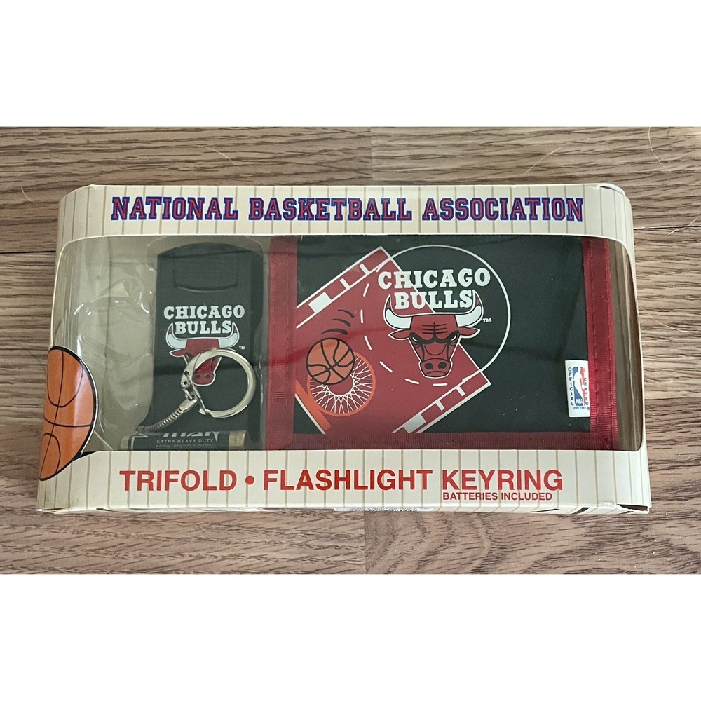 RGA Accessories 1994 Chicago Bulls NBA Trifold Wallet/Flashlight Keyring
